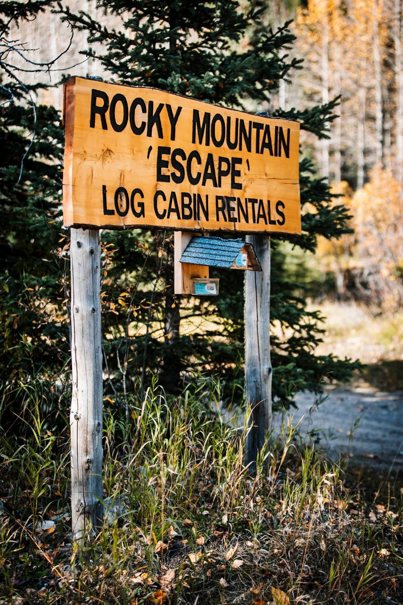 Rocky Mountain Escape Dome & Log Cabin Rentals - Rock Lake Rock Lake Lodge Provincial Park Buitenkant foto